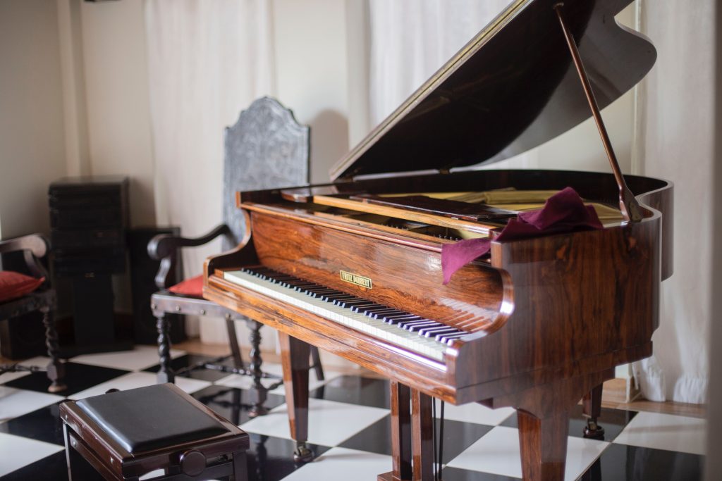 Professional piano tuners in Union Hill-Novelty Hill use specialized tools to ensure accurate tuning.
